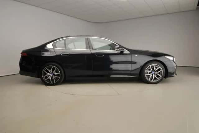 BMW i5 (2025) thumbnail 4