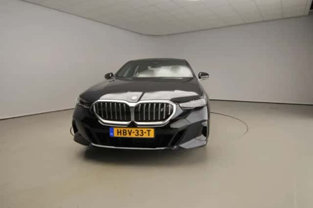 BMW i5 (2025) thumbnail 5