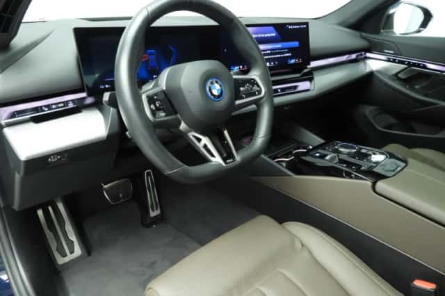 BMW i5 (2025) thumbnail 6
