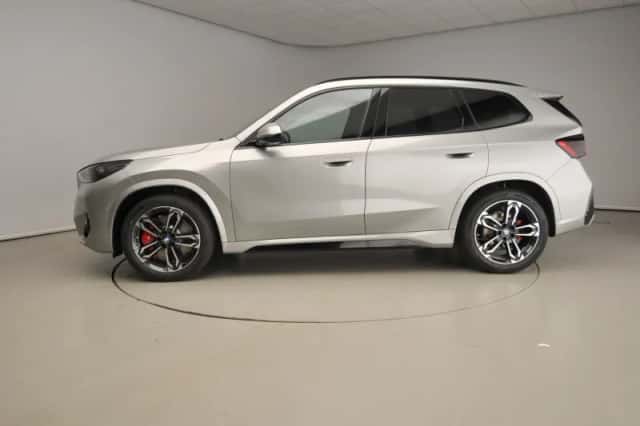 BMW iX1 (2026) thumbnail 2