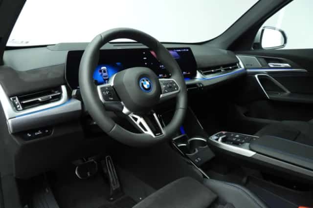 BMW iX1 (2026) thumbnail 6