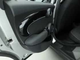 MINI Cooper (2023) thumbnail 17