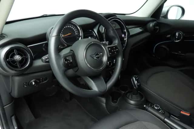 MINI Cooper (2023) thumbnail 6