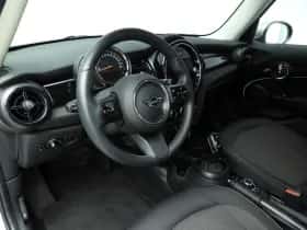 MINI Cooper (2023) thumbnail 6