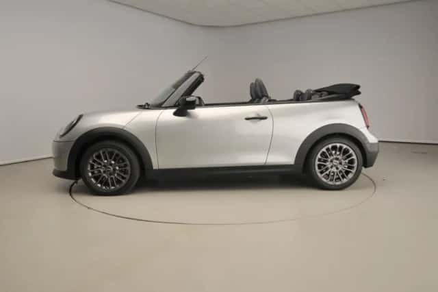 MINI Cabrio (2025) thumbnail 2