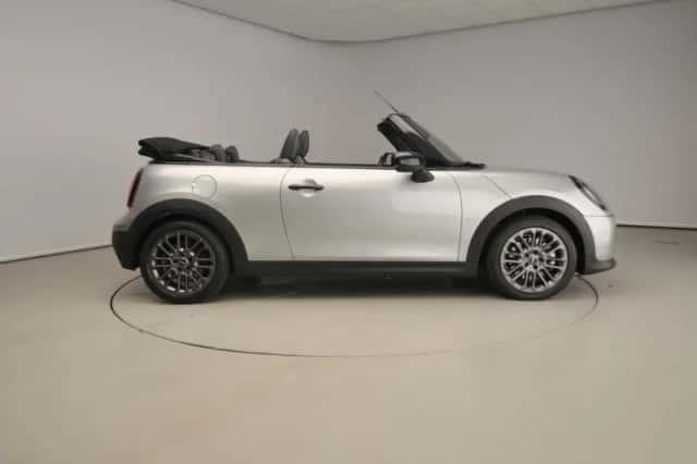 MINI Cabrio (2025) thumbnail 4
