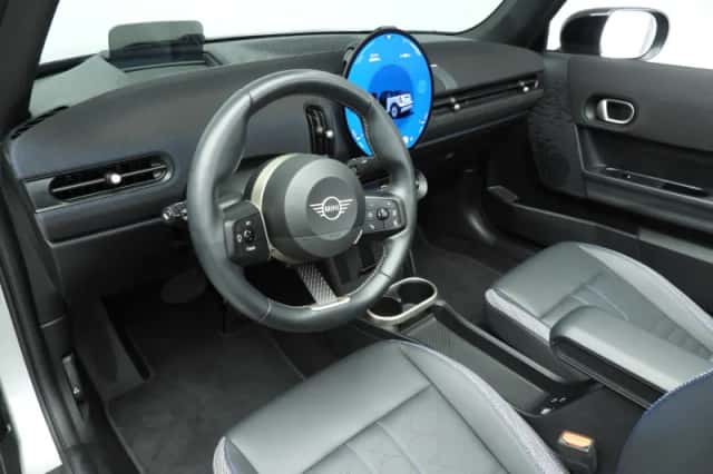 MINI Cabrio (2025) thumbnail 6