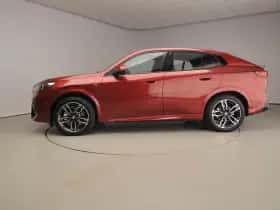 BMW iX2 (2025) thumbnail 2