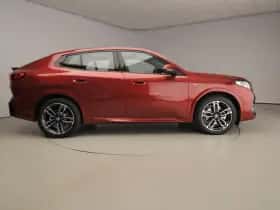 BMW iX2 (2025) thumbnail 4
