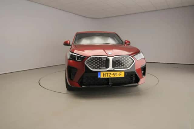 BMW iX2 (2025) thumbnail 5