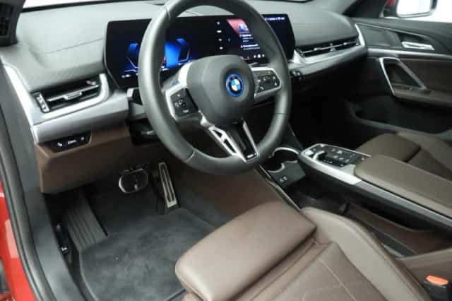 BMW iX2 (2025) thumbnail 6