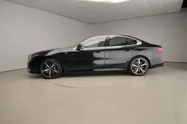 BMW i5 (2025) thumbnail 2