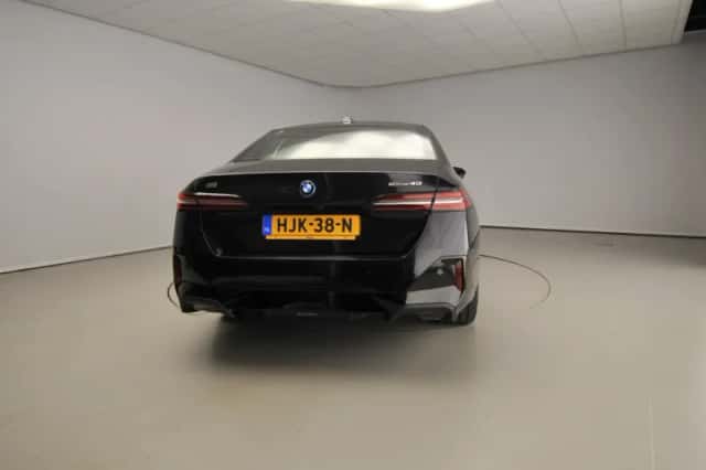BMW i5 (2025) thumbnail 3