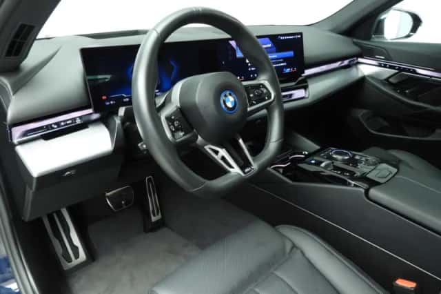 BMW i5 (2025) thumbnail 6