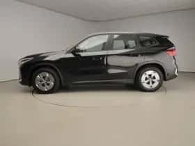BMW iX1 (2023) thumbnail 2