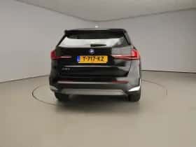 BMW iX1 (2023) thumbnail 3