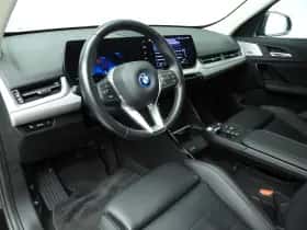 BMW iX1 (2023) thumbnail 6
