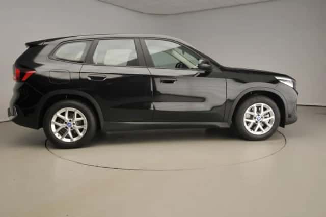 BMW iX1 (2023) thumbnail 4