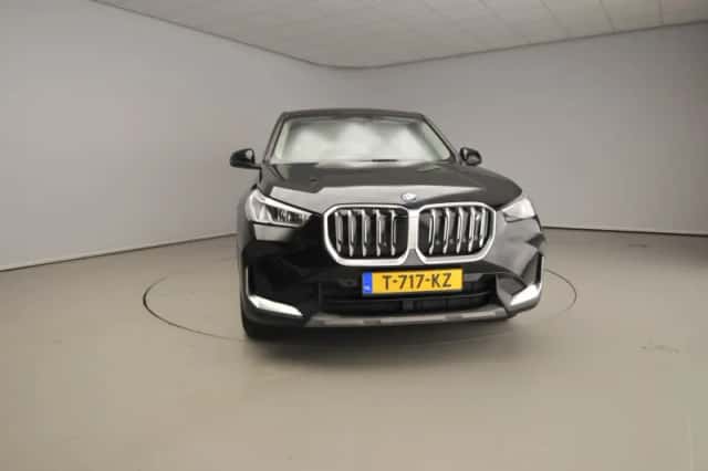 BMW iX1 (2023) thumbnail 5