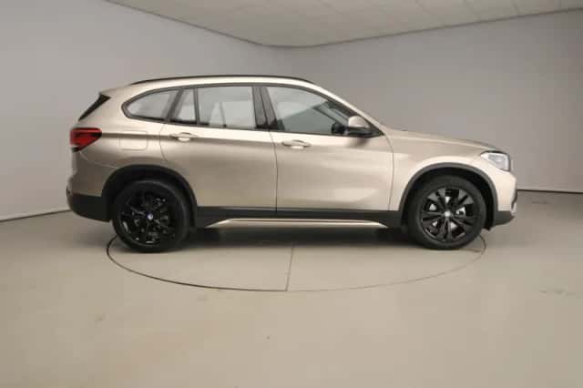 BMW X1 (2022) thumbnail 2