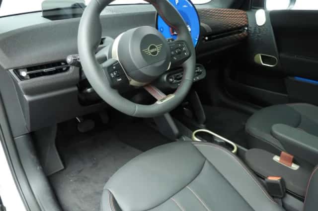 MINI Cooper (2026) thumbnail 6