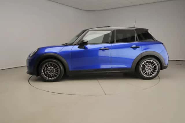MINI Cooper (2025) thumbnail 2