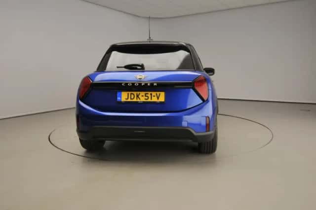 MINI Cooper (2025) thumbnail 3