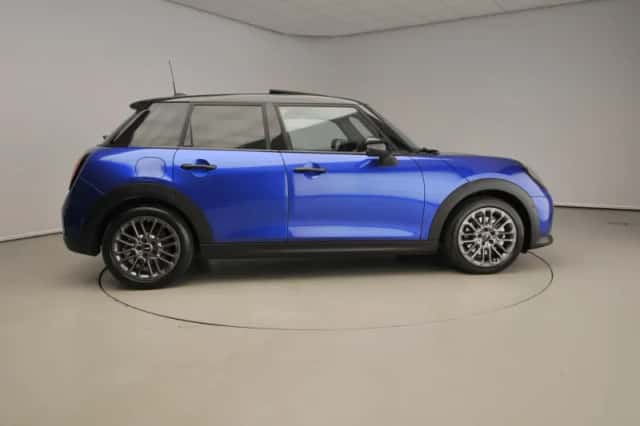 MINI Cooper (2025) thumbnail 4