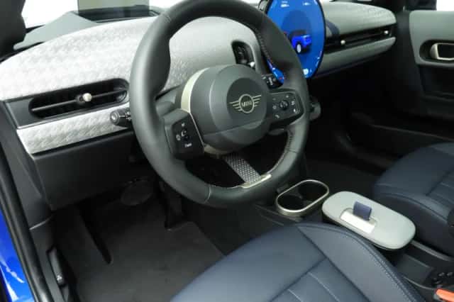 MINI Cooper (2025) thumbnail 6