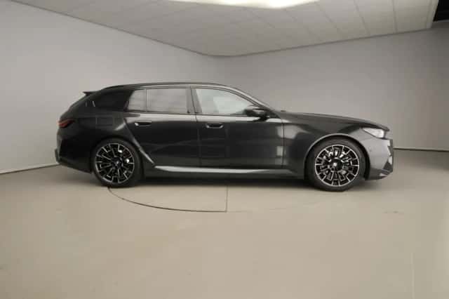 BMW M5 (2025) thumbnail 4