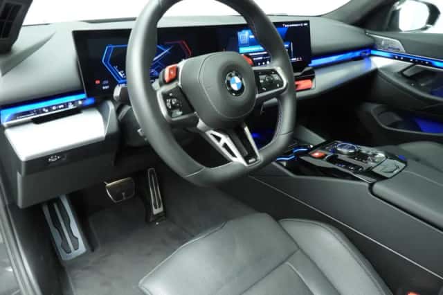 BMW M5 (2025) thumbnail 6