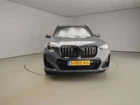 BMW iX1 (2023) thumbnail 5
