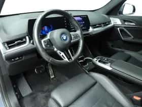 BMW iX1 (2023) thumbnail 6