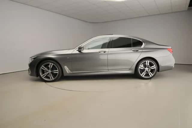 BMW 7-Serie (2018) thumbnail 2