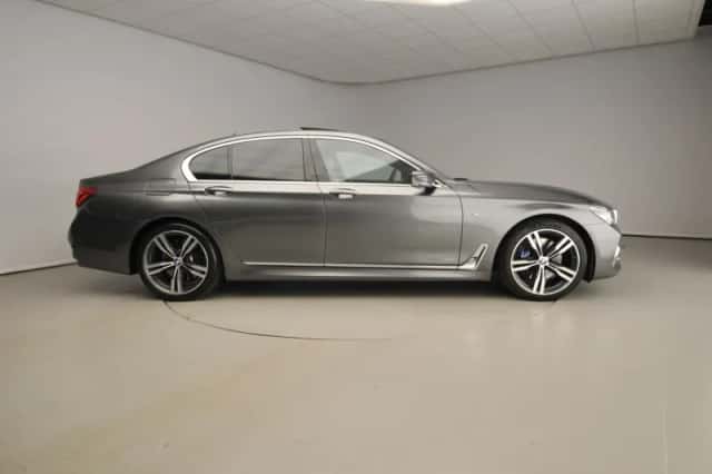 BMW 7-Serie (2018) thumbnail 4