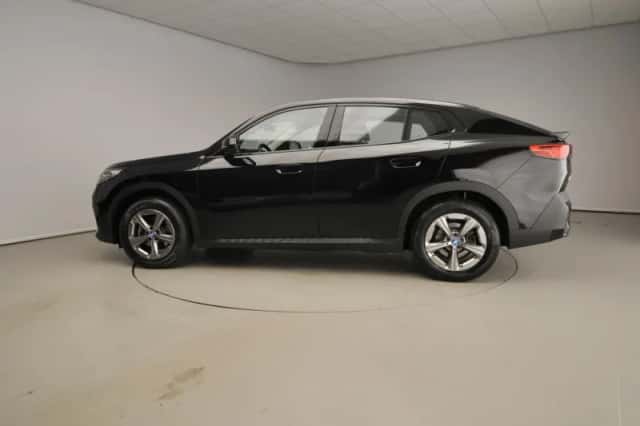 BMW iX2 (2024) thumbnail 3