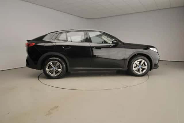 BMW iX2 (2024) thumbnail 5