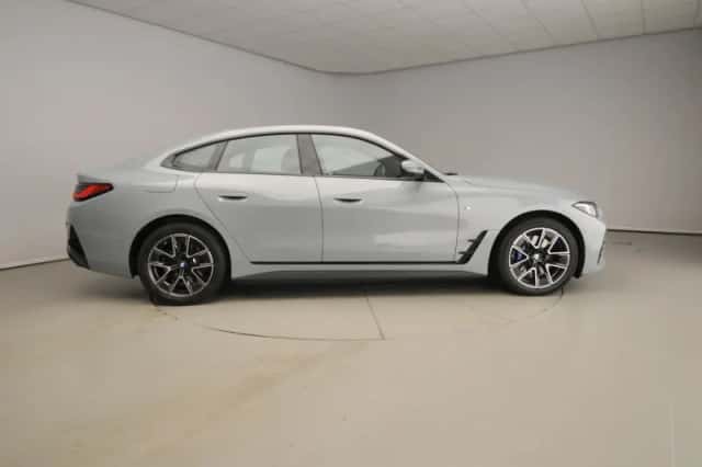 BMW i4 (2025) thumbnail 4