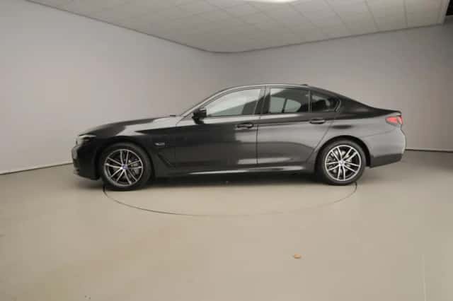 BMW 5-Serie (2023) thumbnail 2