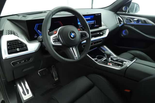 BMW XM (2026) thumbnail 4