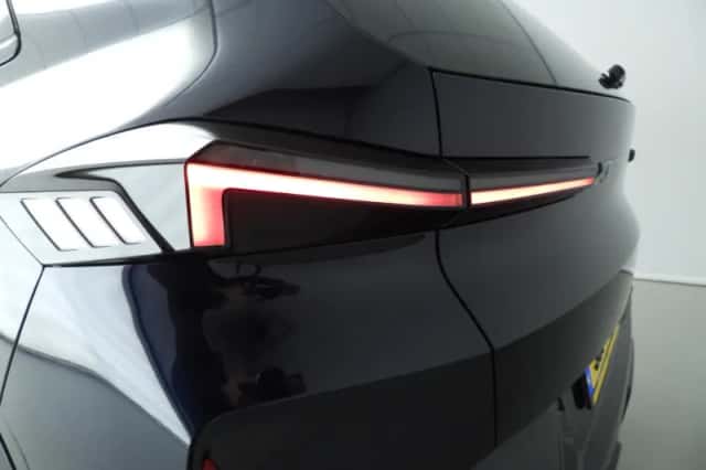 BMW XM (2025) thumbnail 2