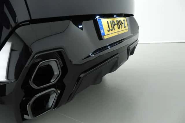 BMW XM (2025) thumbnail 3