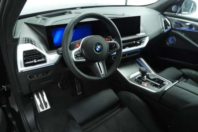 BMW XM (2025) thumbnail 4