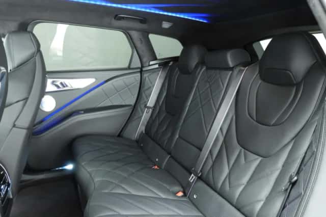 BMW XM (2025) thumbnail 6