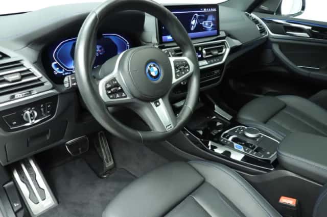 BMW iX3 (2024) thumbnail 6