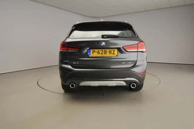 BMW X1 (2022) thumbnail 3