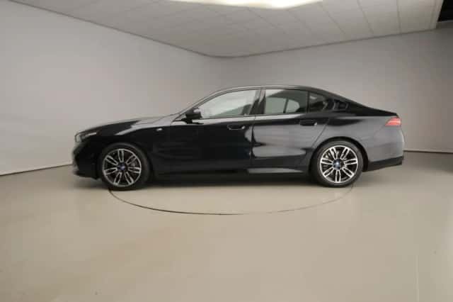 BMW i5 (2025) thumbnail 2
