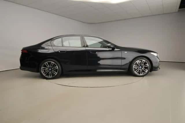 BMW i5 (2025) thumbnail 4