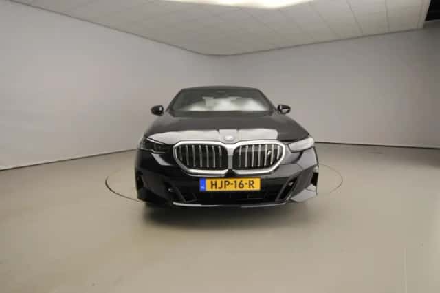 BMW i5 (2025) thumbnail 5