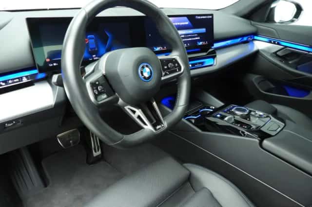 BMW i5 (2025) thumbnail 6
